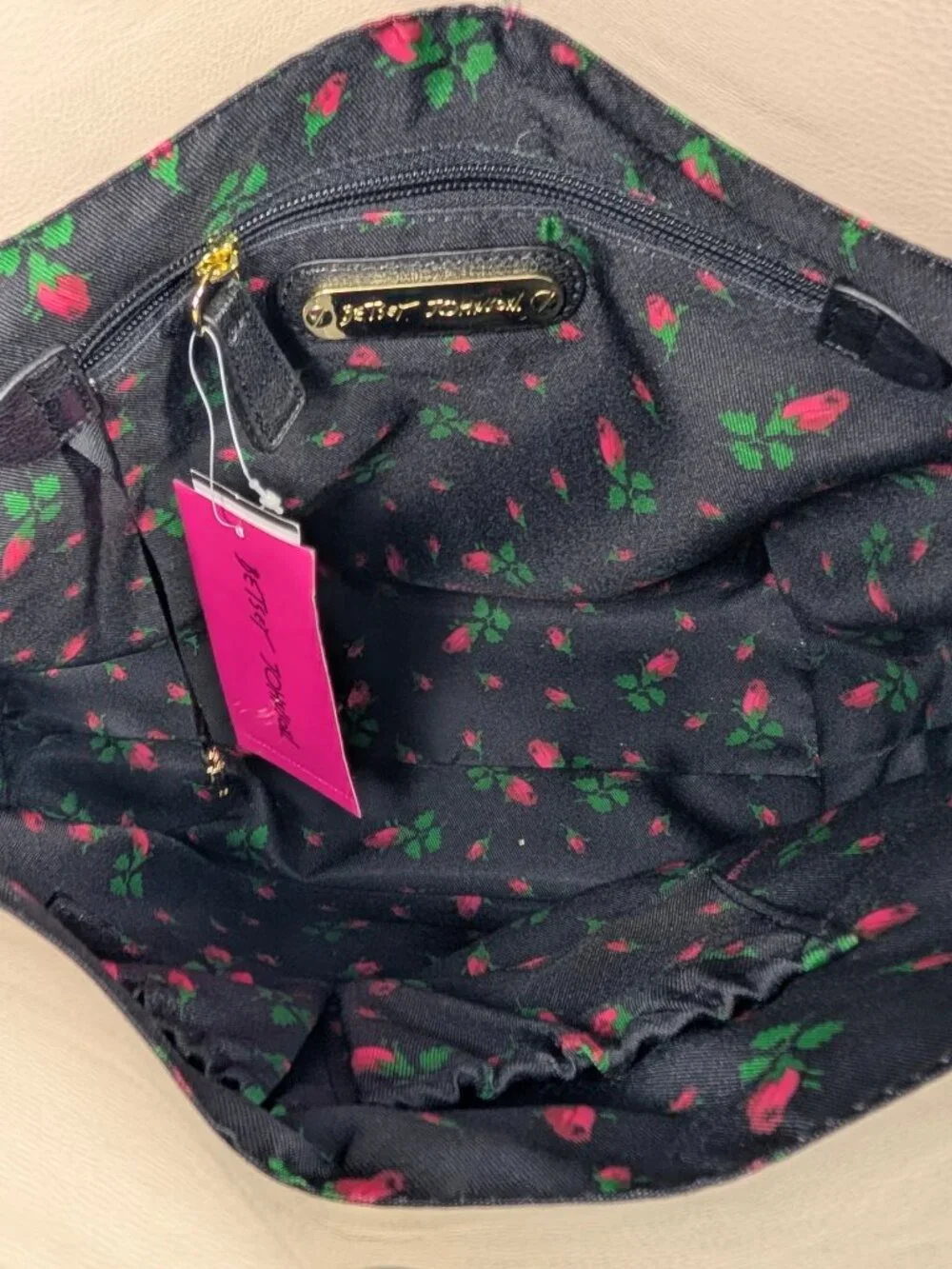 Betsey Johnson NWT Be My Honey Bun Black Cream Faux Leather Love Heart Tote